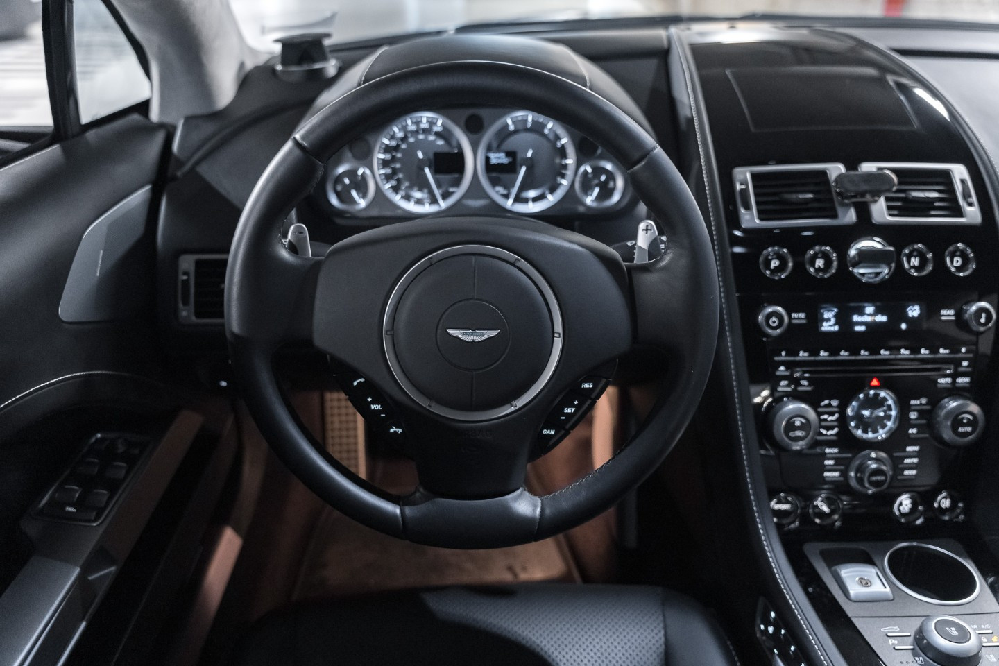 
                                                Voiture
                                                 Aston Martin Rapide S V12 6.0 560