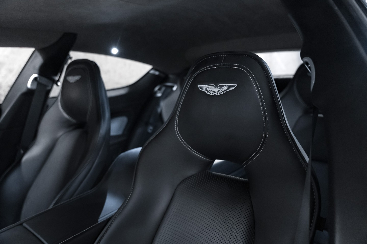 
                                                Voiture
                                                 Aston Martin Rapide S V12 6.0 560