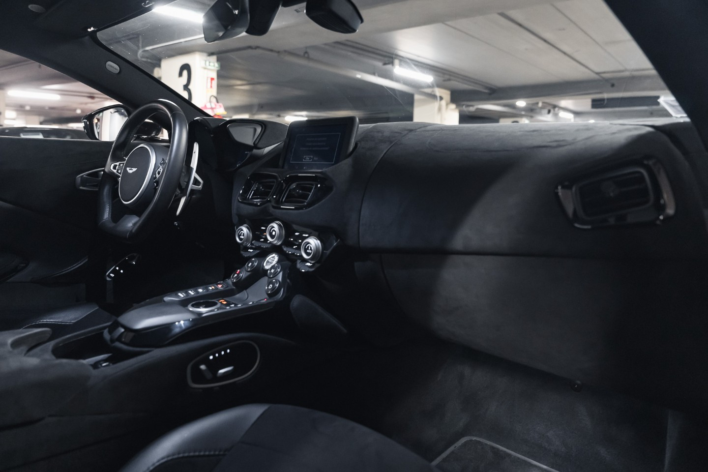 
                                                Voiture
                                                 Aston Martin V8 Vantage (II) V8 4.0 510