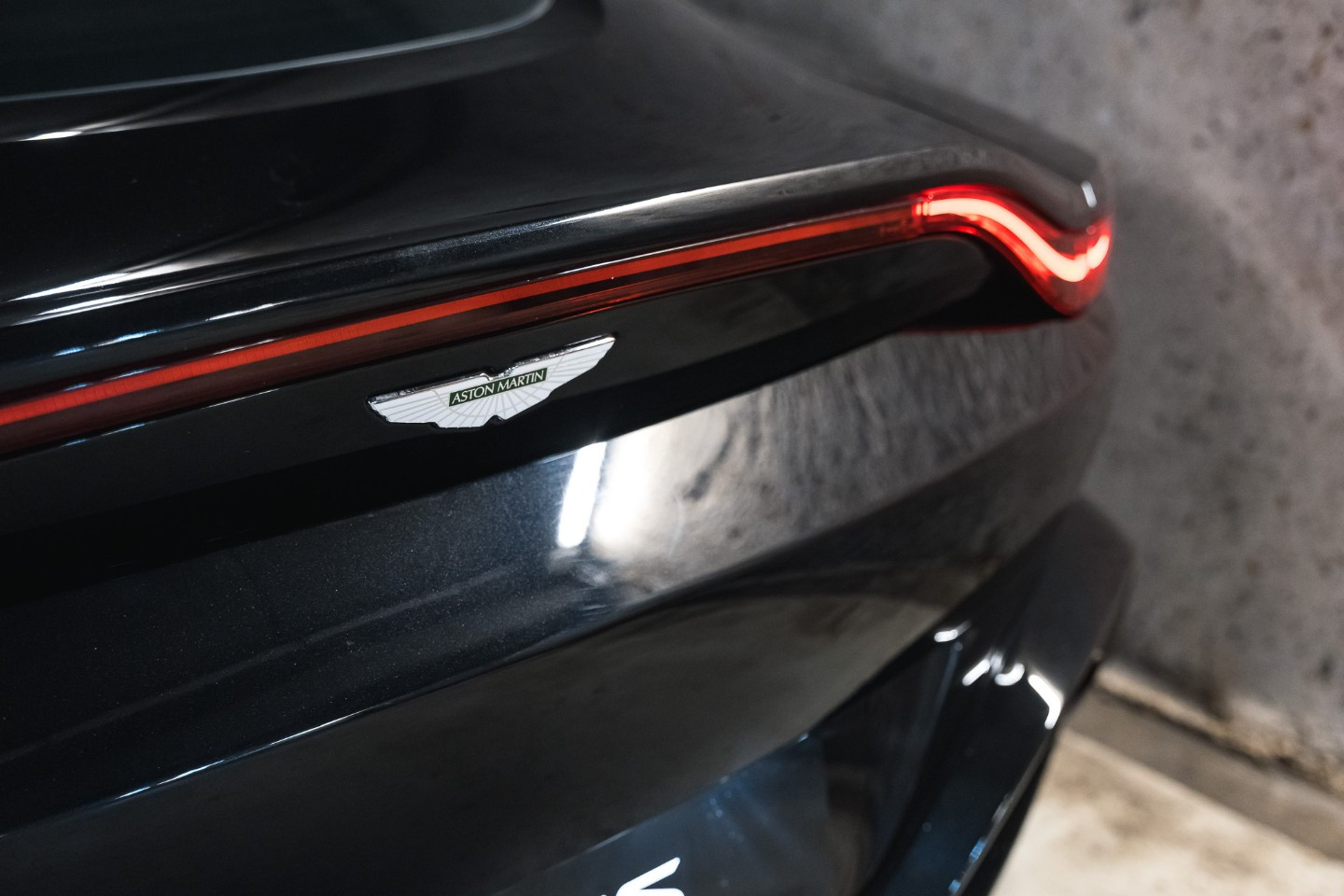 
                                                Voiture
                                                 Aston Martin V8 Vantage (II) V8 4.0 510