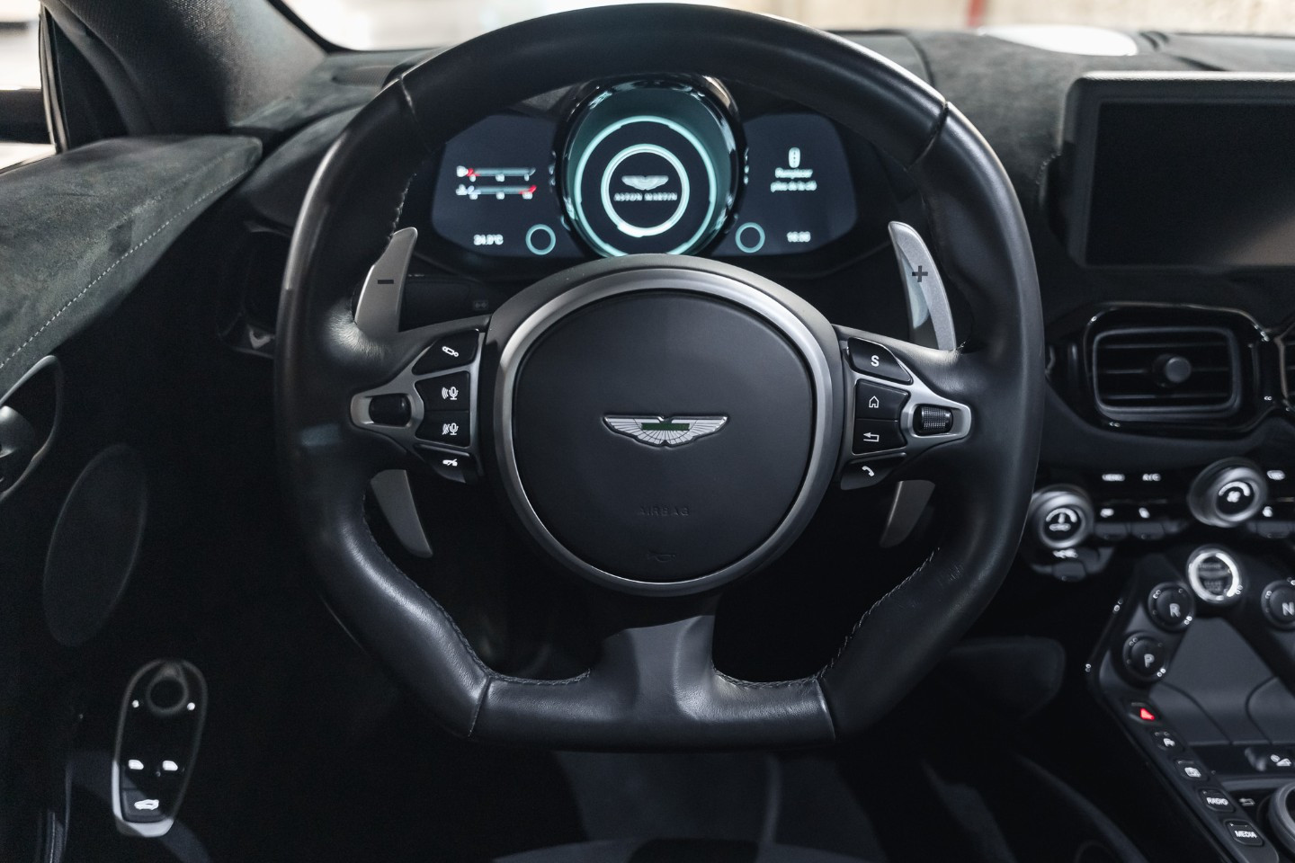 
                                                Voiture
                                                 Aston Martin V8 Vantage (II) V8 4.0 510