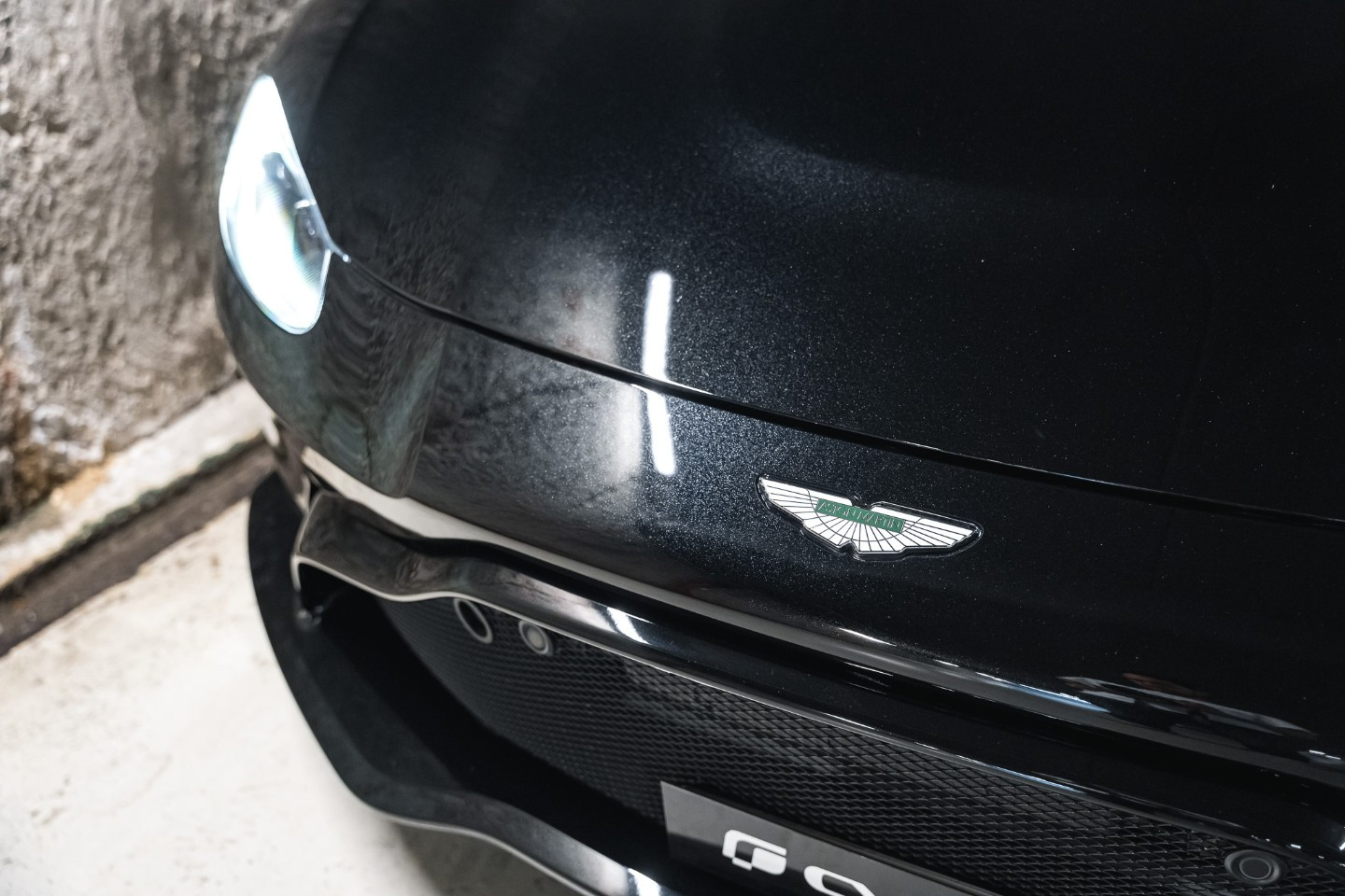 
                                                Voiture
                                                 Aston Martin V8 Vantage (II) V8 4.0 510