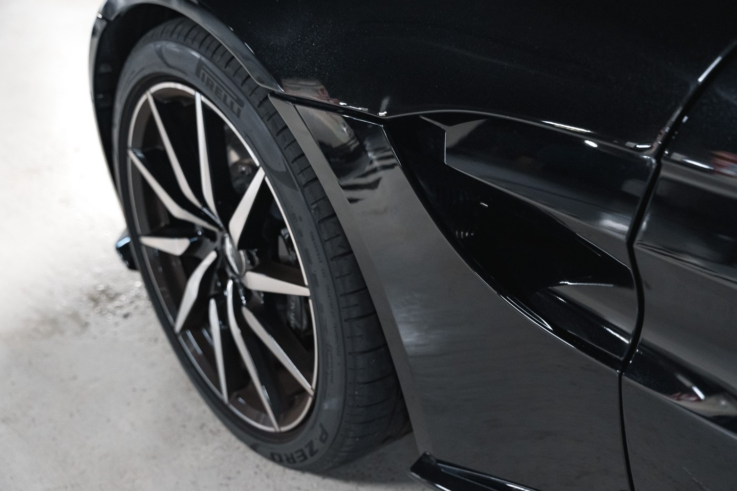 
                                                Voiture
                                                 Aston Martin V8 Vantage (II) V8 4.0 510