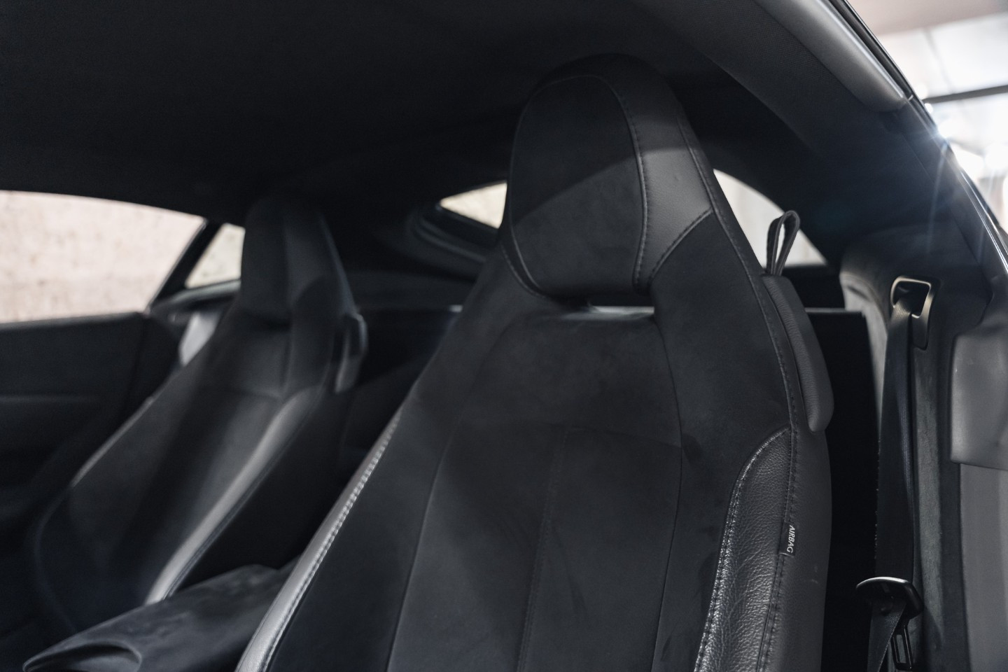 
                                                Voiture
                                                 Aston Martin V8 Vantage (II) V8 4.0 510