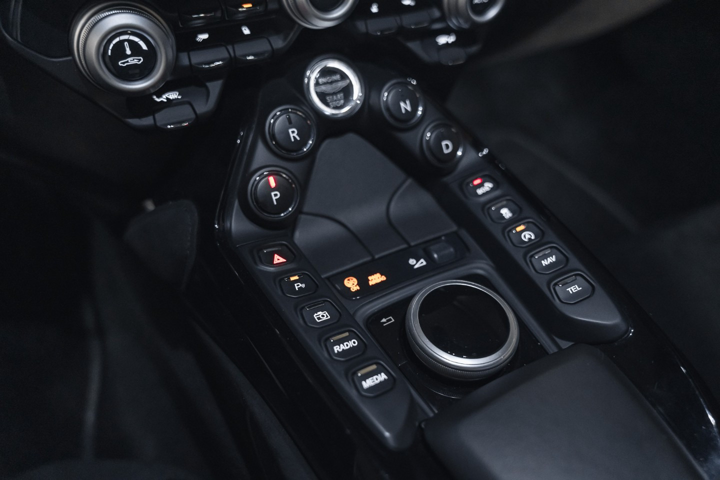 
                                                Voiture
                                                 Aston Martin V8 Vantage (II) V8 4.0 510