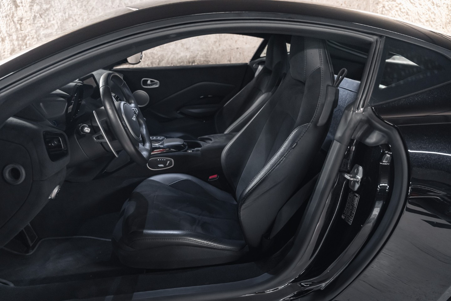 
                                                Voiture
                                                 Aston Martin V8 Vantage (II) V8 4.0 510