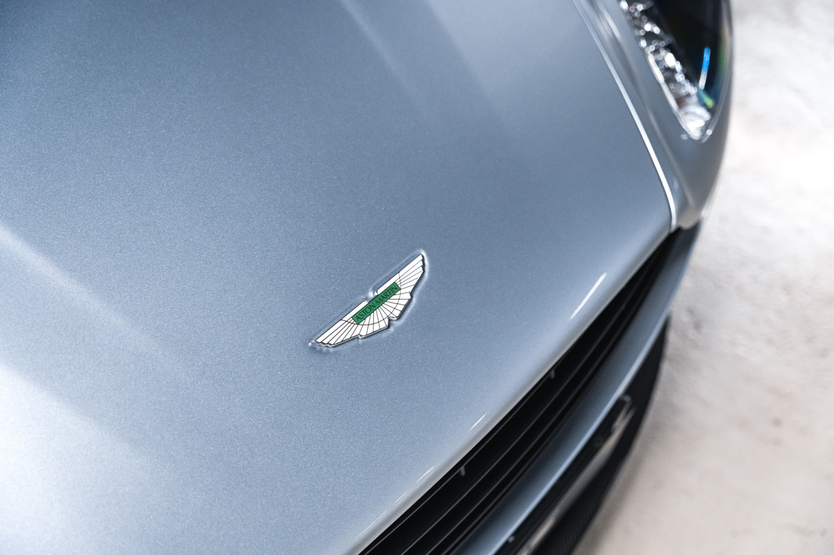 
                                                Voiture
                                                 Aston Martin V8 Vantage S N430 4.7 436 BVM