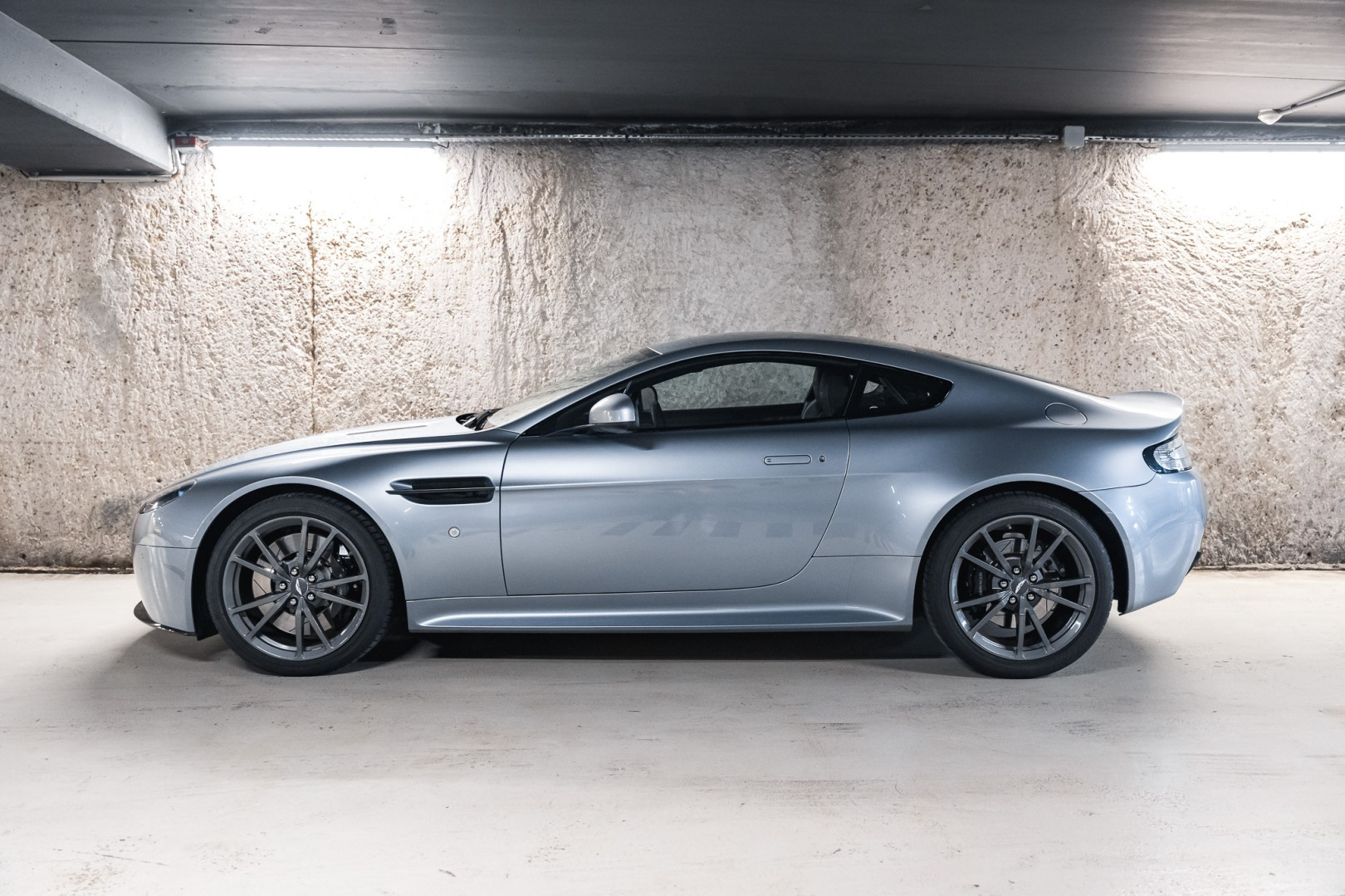 
                                                Voiture
                                                 Aston Martin V8 Vantage S N430 4.7 436 BVM