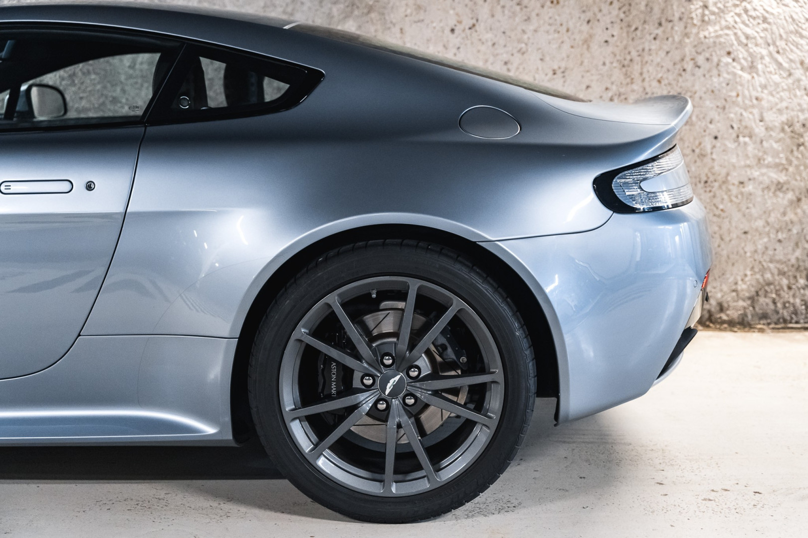 
                                                Voiture
                                                 Aston Martin V8 Vantage S N430 4.7 436 BVM