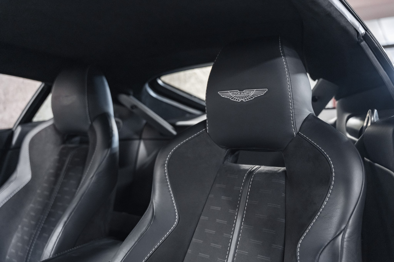 
                                                Voiture
                                                 Aston Martin V8 Vantage S N430 4.7 436 BVM