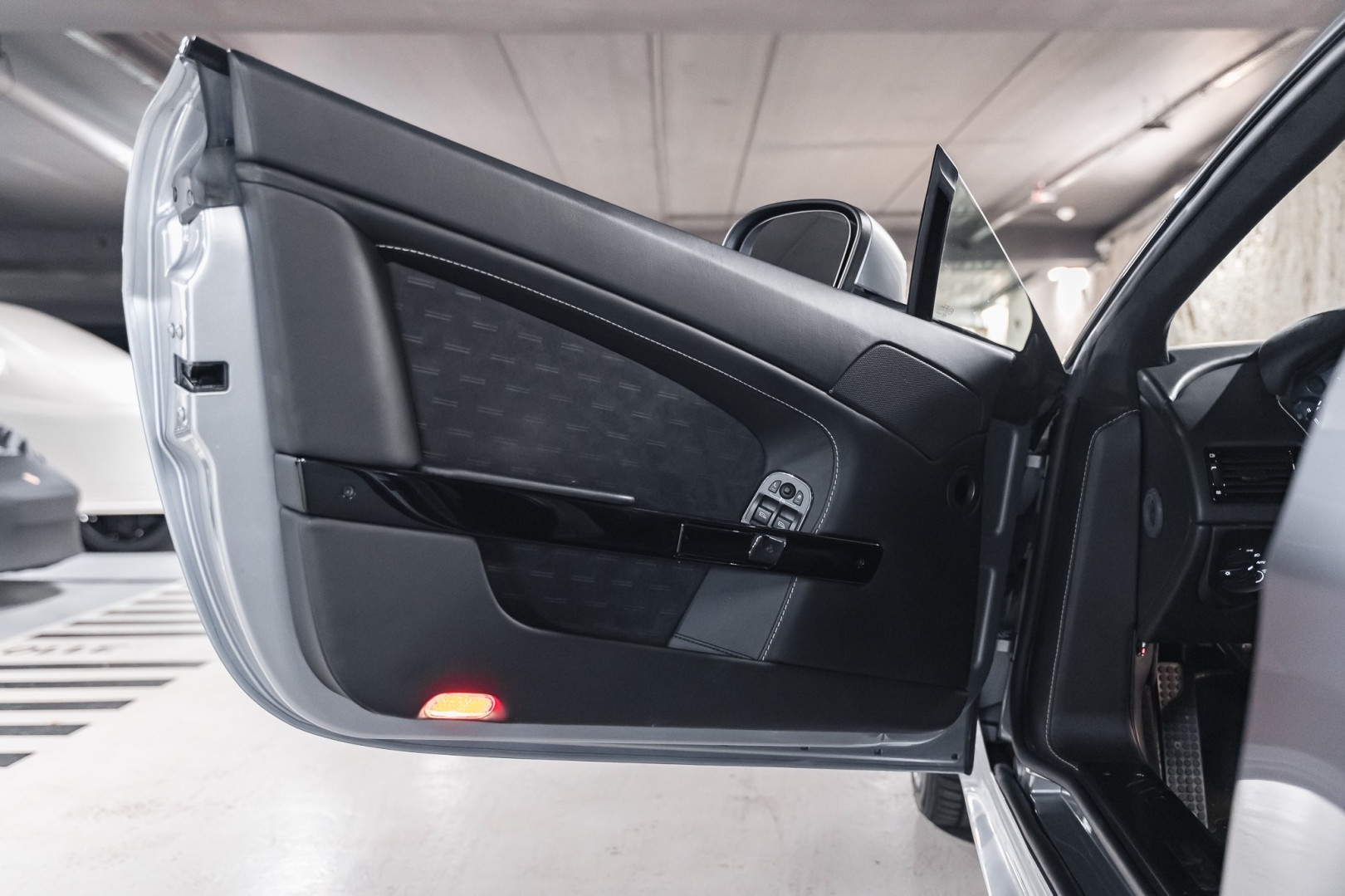 
                                                Voiture
                                                 Aston Martin V8 Vantage S N430 4.7 436 BVM