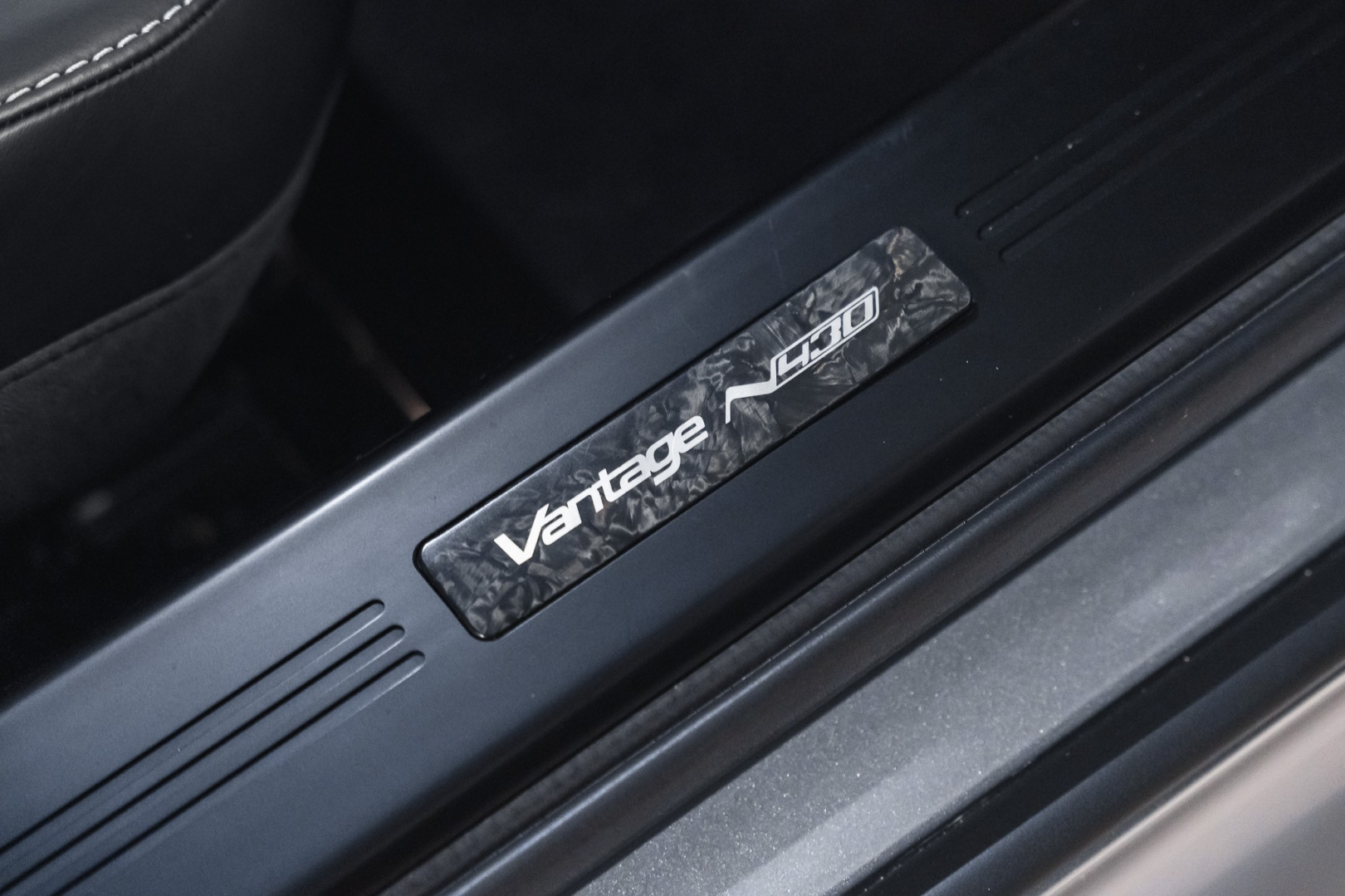 
                                                Voiture
                                                 Aston Martin V8 Vantage S N430 4.7 436 BVM