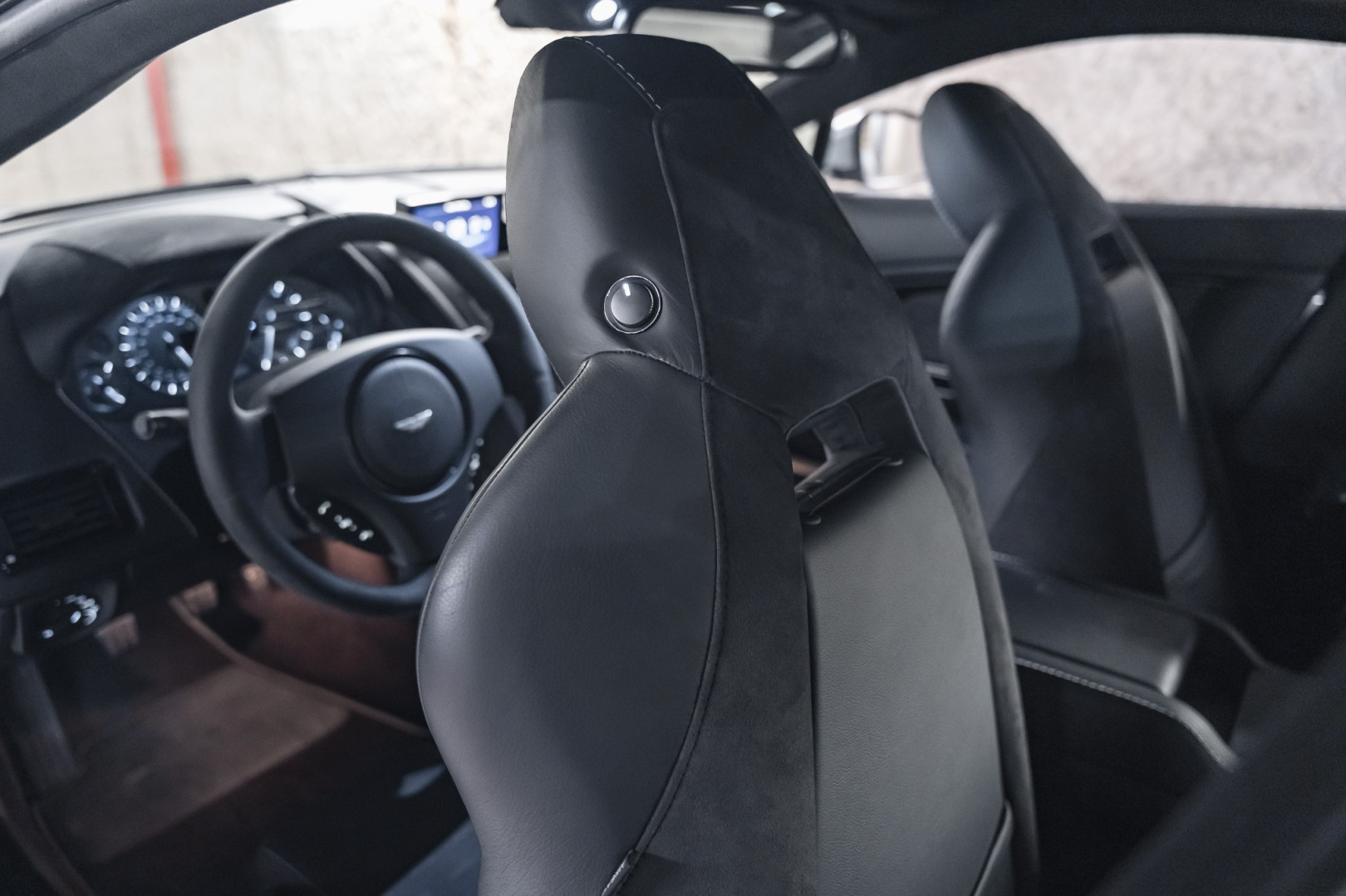 
                                                Voiture
                                                 Aston Martin V8 Vantage S N430 4.7 436 BVM