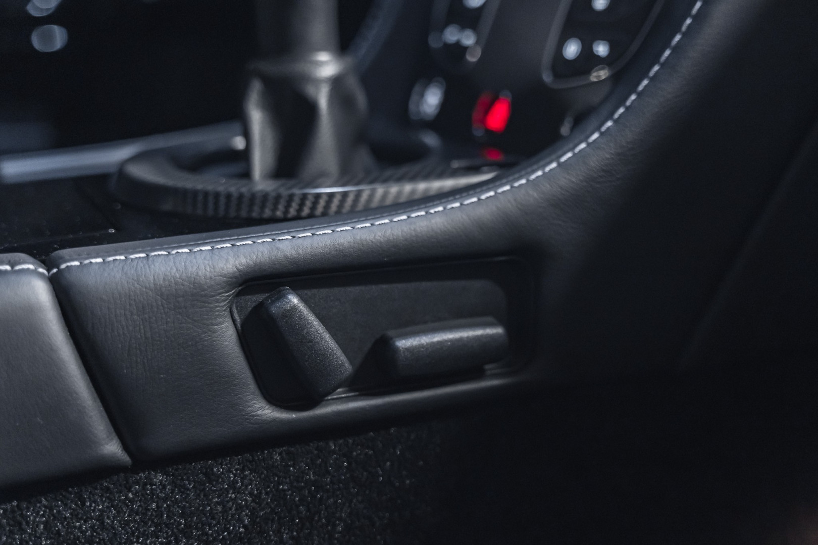 
                                                Voiture
                                                 Aston Martin V8 Vantage S N430 4.7 436 BVM