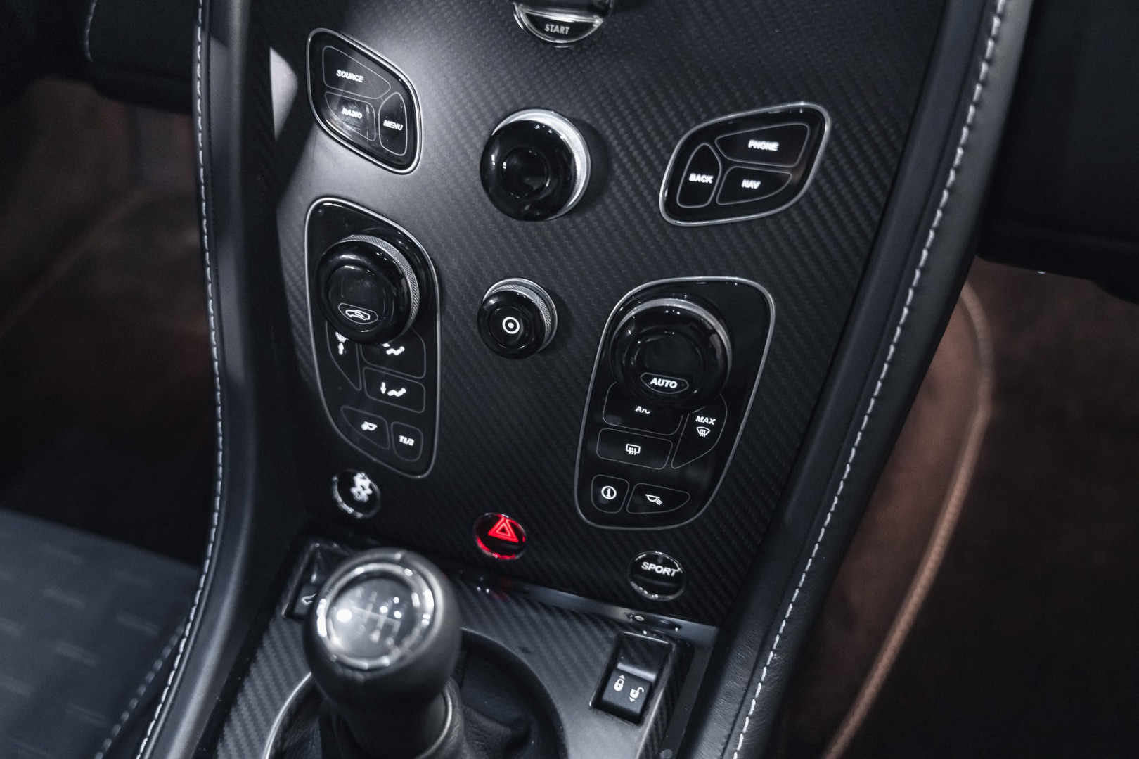 
                                                Voiture
                                                 Aston Martin V8 Vantage S N430 4.7 436 BVM