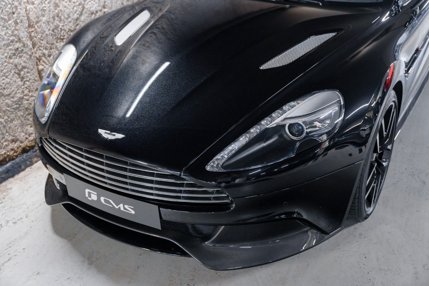 
                                                Voiture
                                                 Aston Martin Vanquish