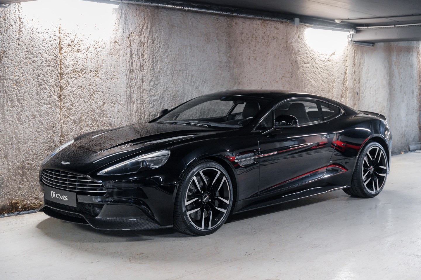 
                                                Voiture
                                                 Aston Martin Vanquish