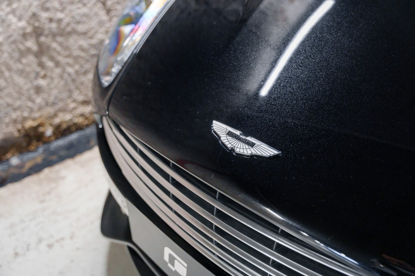 
                                                Voiture
                                                 Aston Martin Vanquish