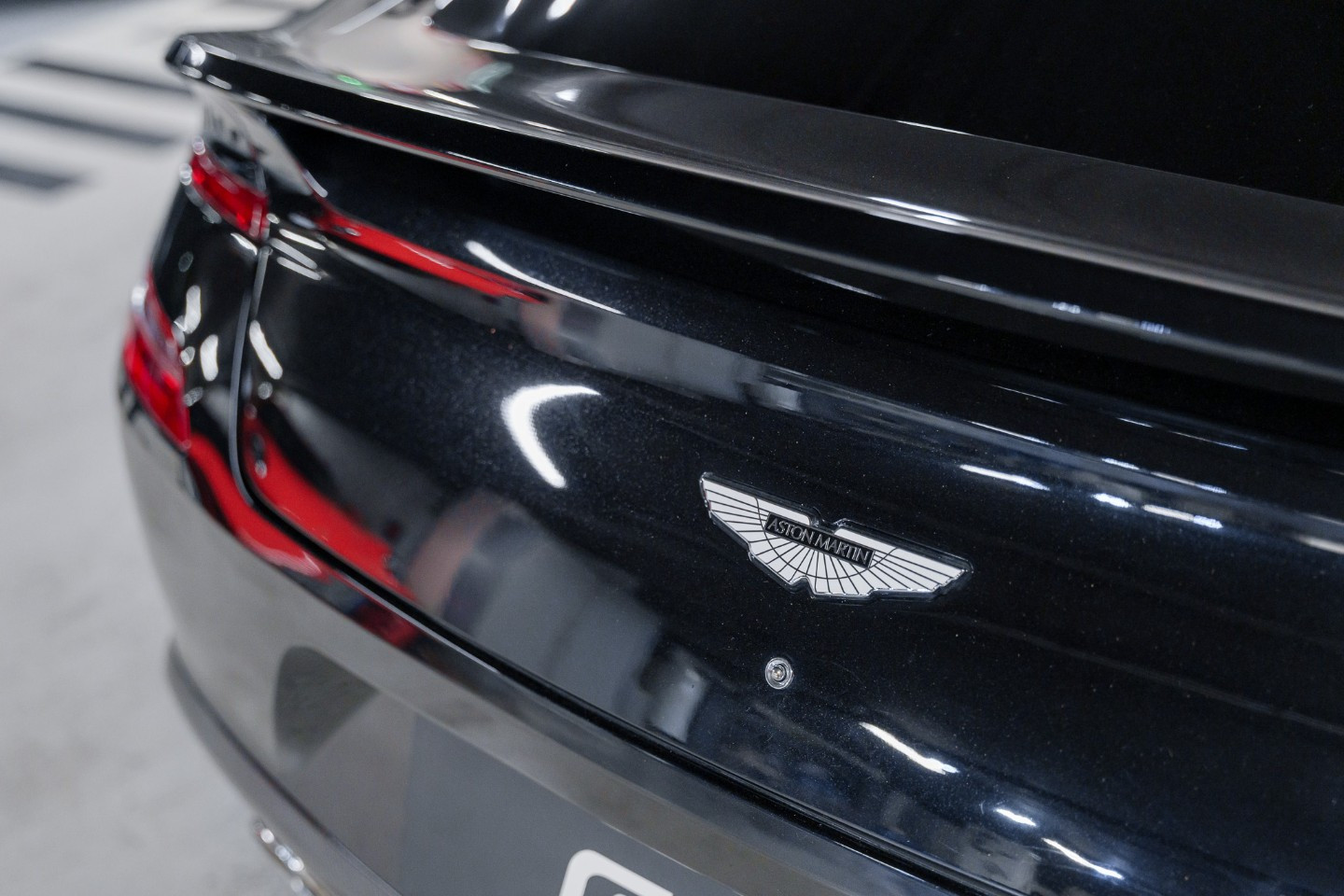 
                                                Voiture
                                                 Aston Martin Vanquish