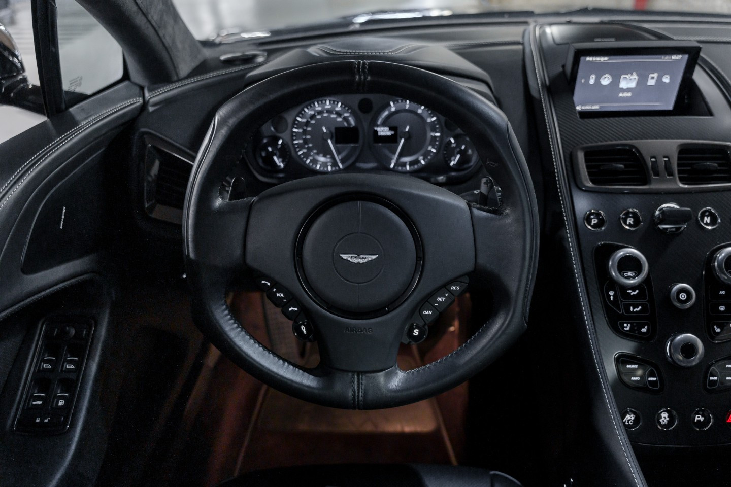 
                                                Voiture
                                                 Aston Martin Vanquish