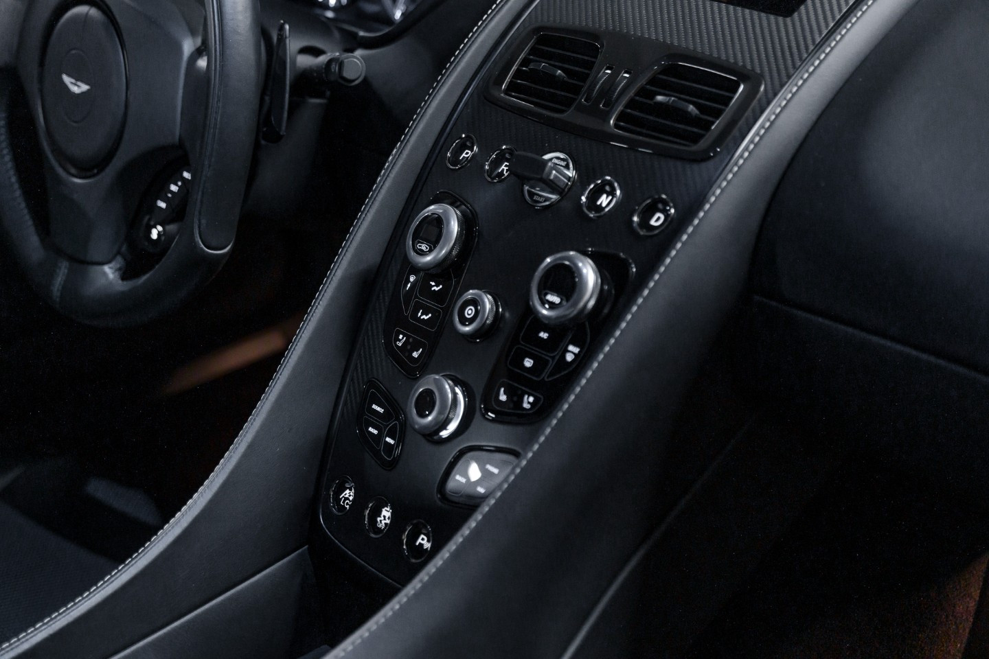 
                                                Voiture
                                                 Aston Martin Vanquish
