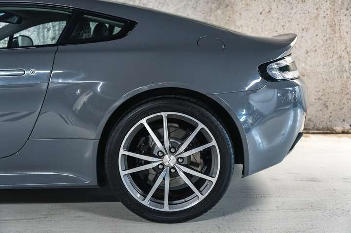 
                                                Voiture
                                                 Aston Martin Vantage Coupé V8 N430 Sportshift II