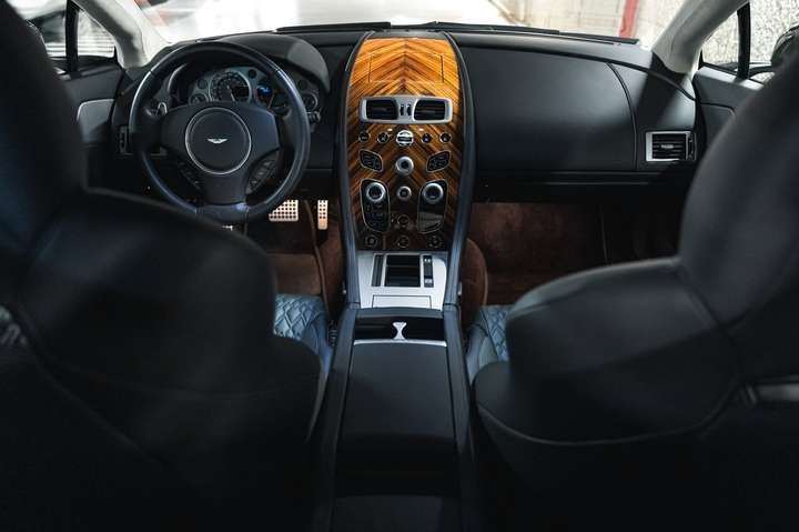 
                                                Voiture
                                                 Aston Martin Vantage Coupé V8 N430 Sportshift II