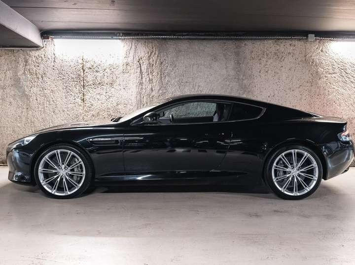 
                                                Voiture
                                                 Aston Martin Virage V12 6.0 500