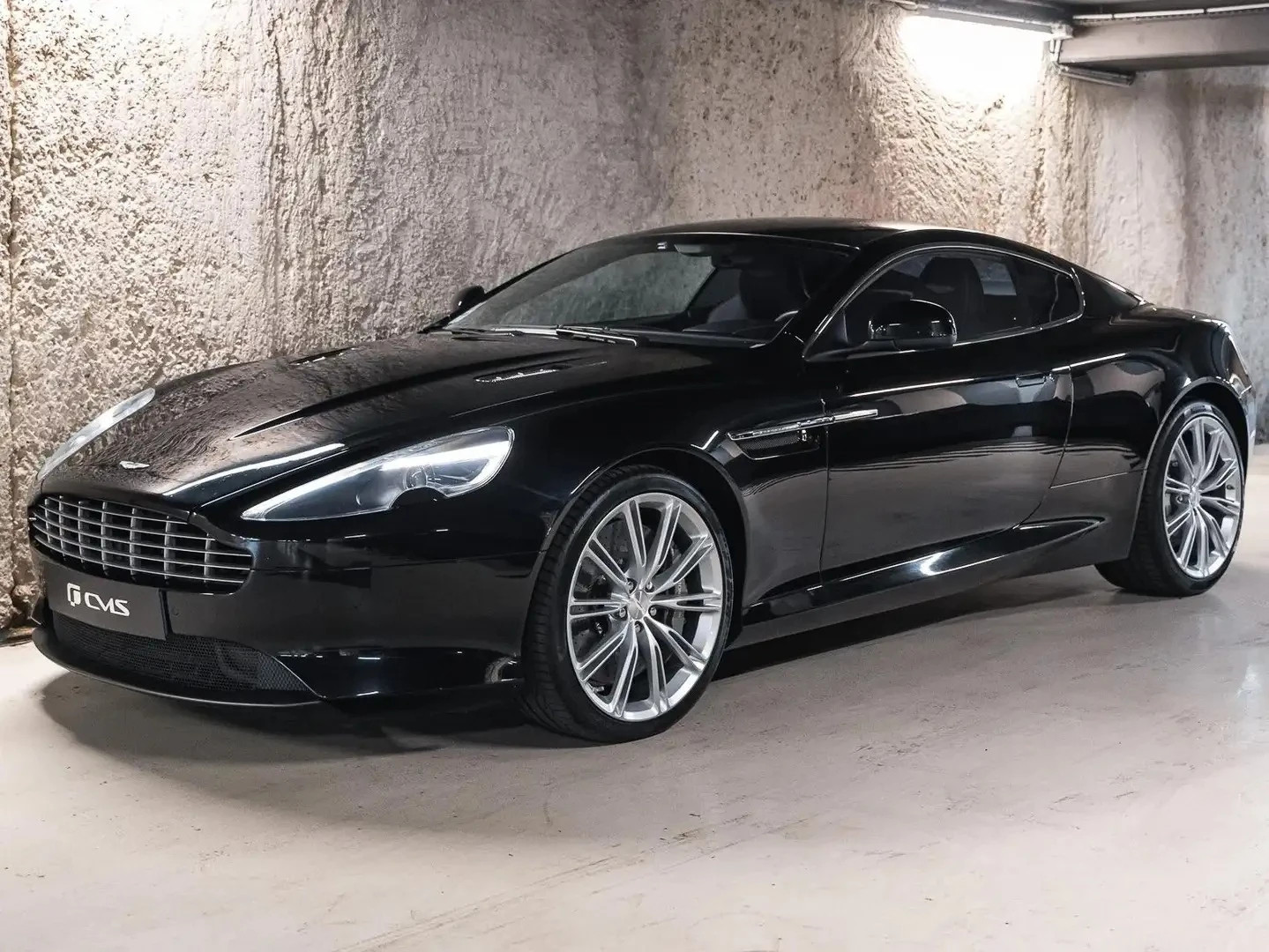 
                                                Voiture
                                                 Aston Martin Virage V12 6.0 500