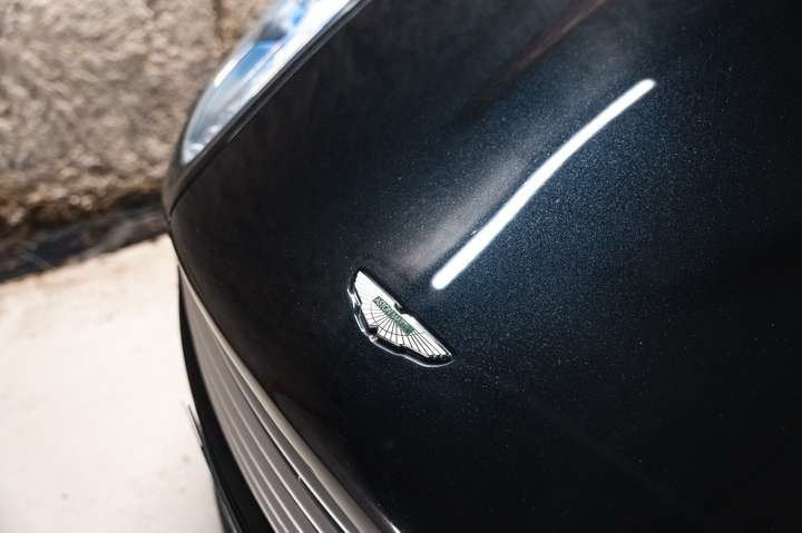 
                                                Voiture
                                                 Aston Martin Virage V12 6.0 500