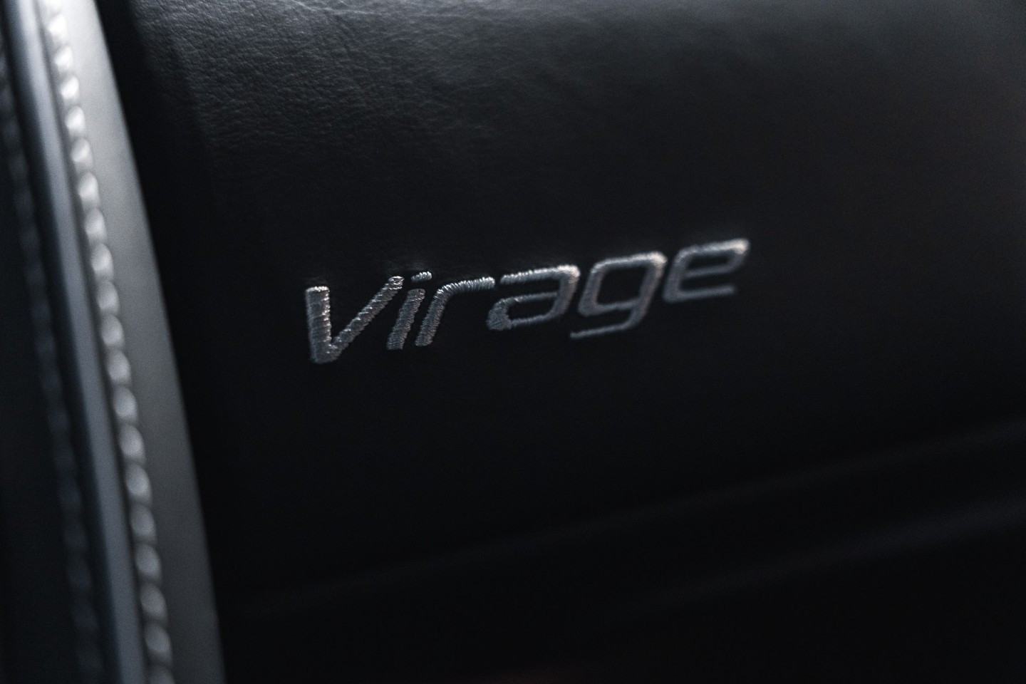 
                                                Voiture
                                                 Aston Martin Virage V12 6.0 500
