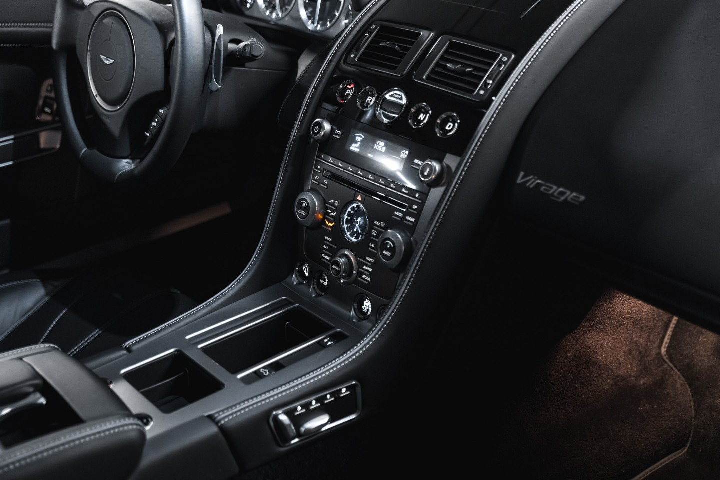 
                                                Voiture
                                                 Aston Martin Virage V12 6.0 500