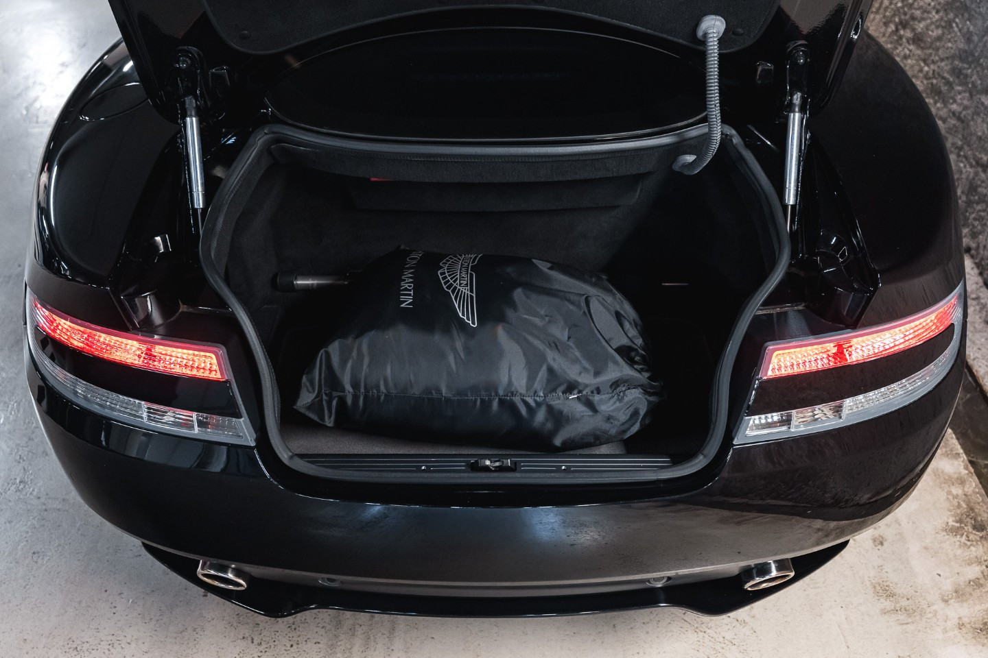 
                                                Voiture
                                                 Aston Martin Virage V12 6.0 500