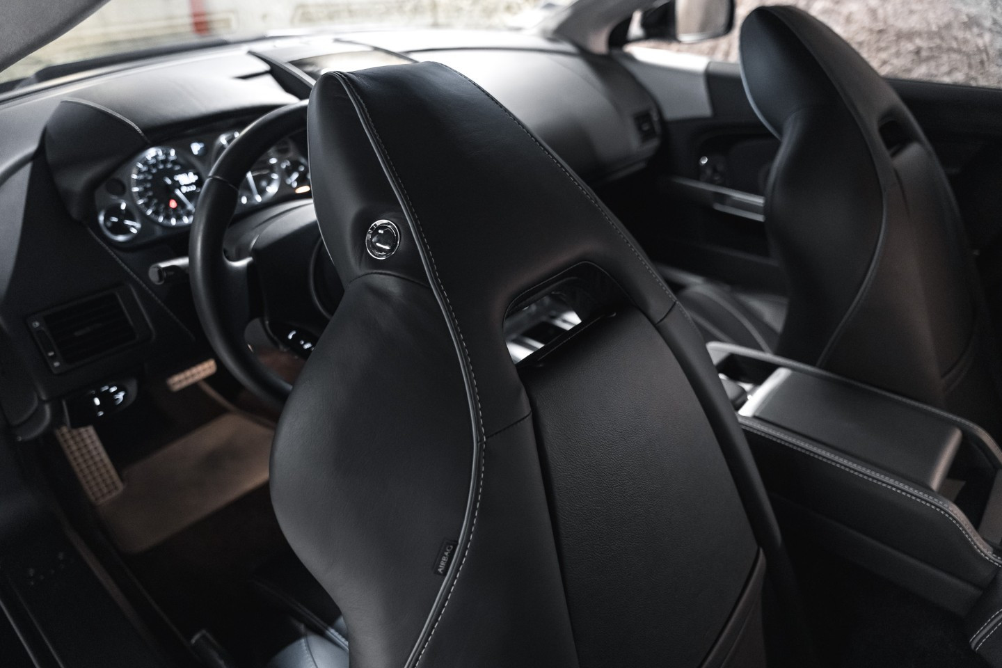 
                                                Voiture
                                                 Aston Martin Virage V12 6.0 500