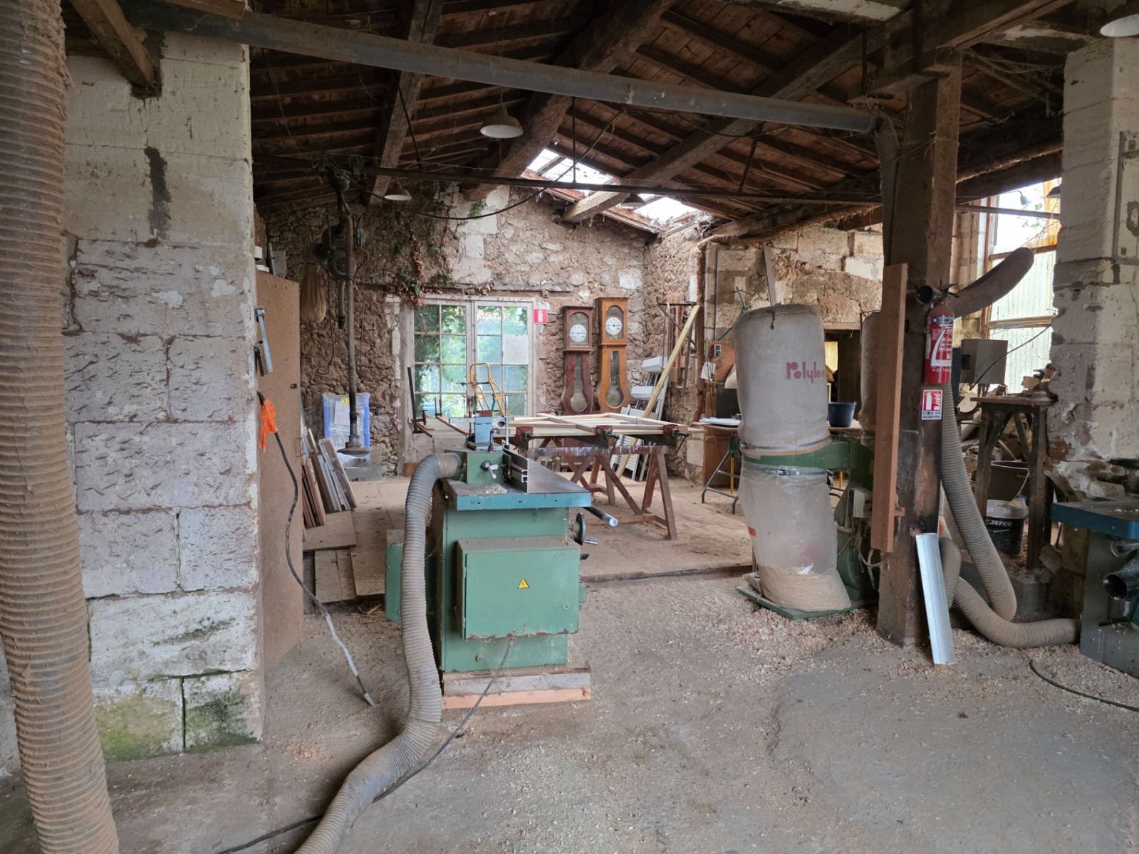 
                                                Vente
                                                 Atelier + dépendances Fronsac – 120 m²