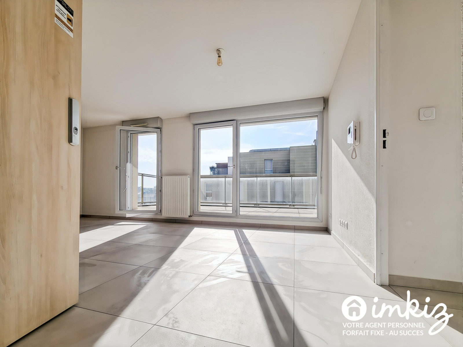 
                                                Vente
                                                 Attique rare 57 m² + 49 m² terrasse triple expo