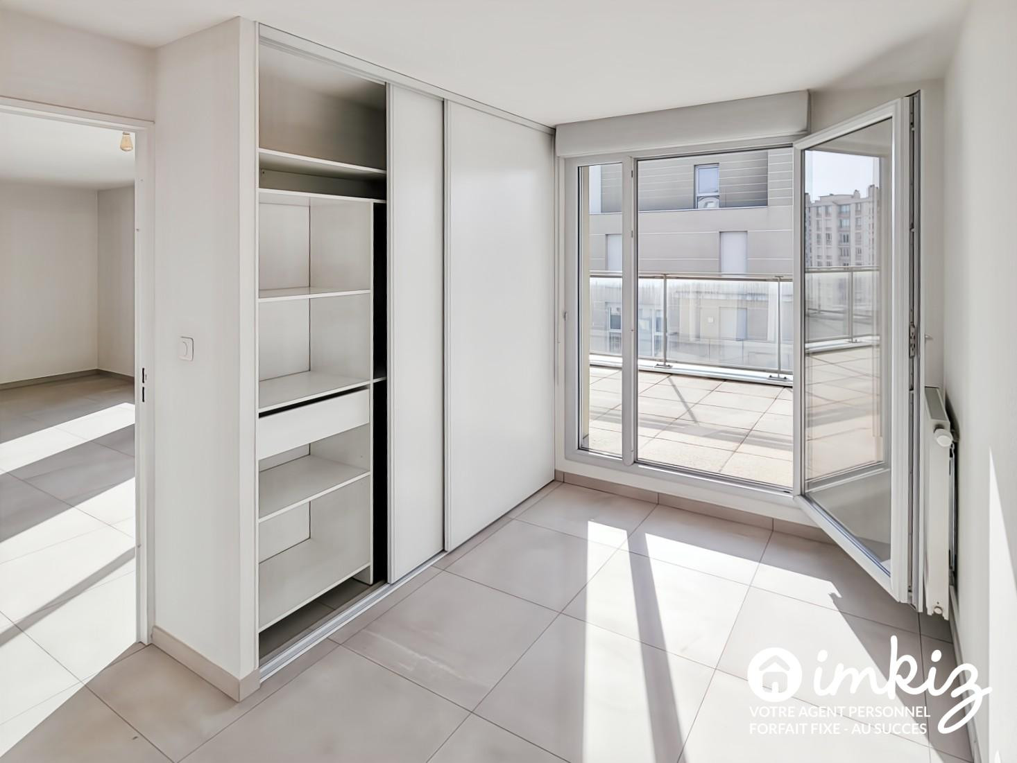 
                                                Vente
                                                 Attique rare 57 m² + 49 m² terrasse triple expo