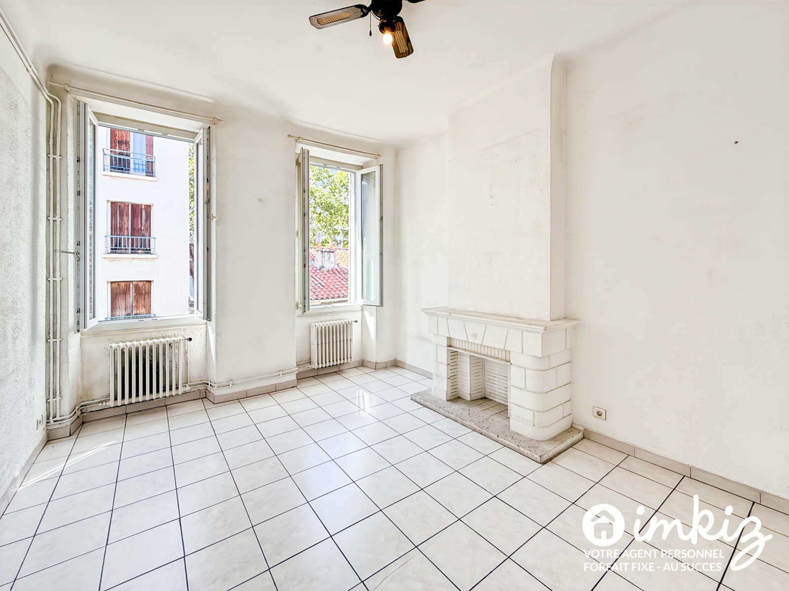 
                                                Vente
                                                 Atypique appartement + combles aménageables