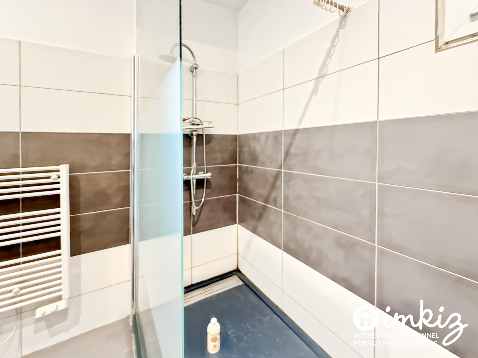 
                                                Vente
                                                 Atypique appartement + combles aménageables