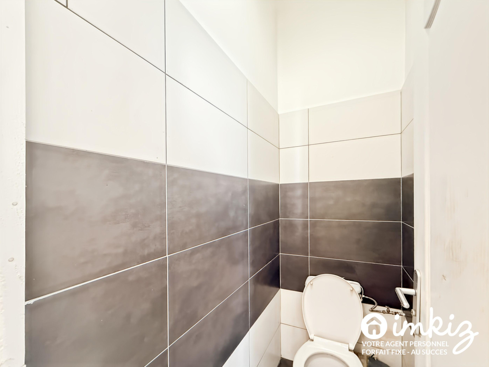 
                                                Vente
                                                 Atypique appartement + combles aménageables