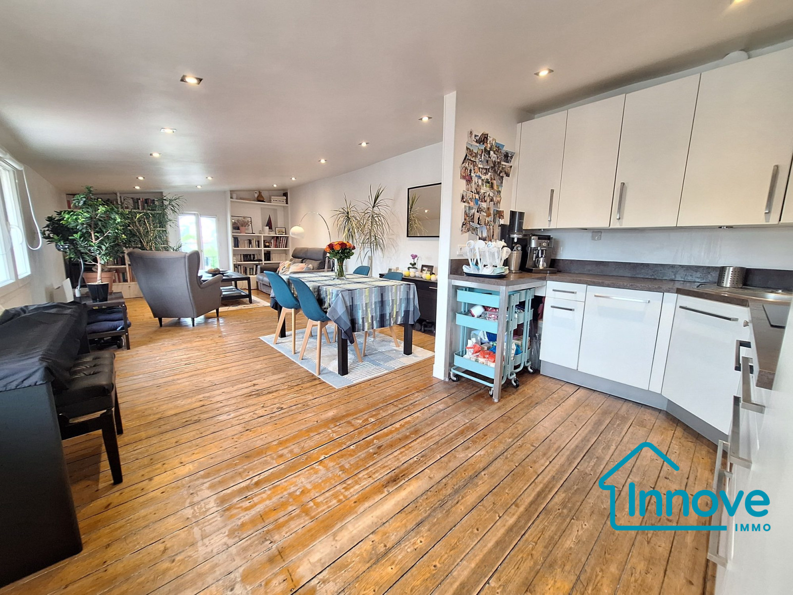 
                                                Vente
                                                 Au calme rue de Versailles : 4/5 pièces plein de charme.