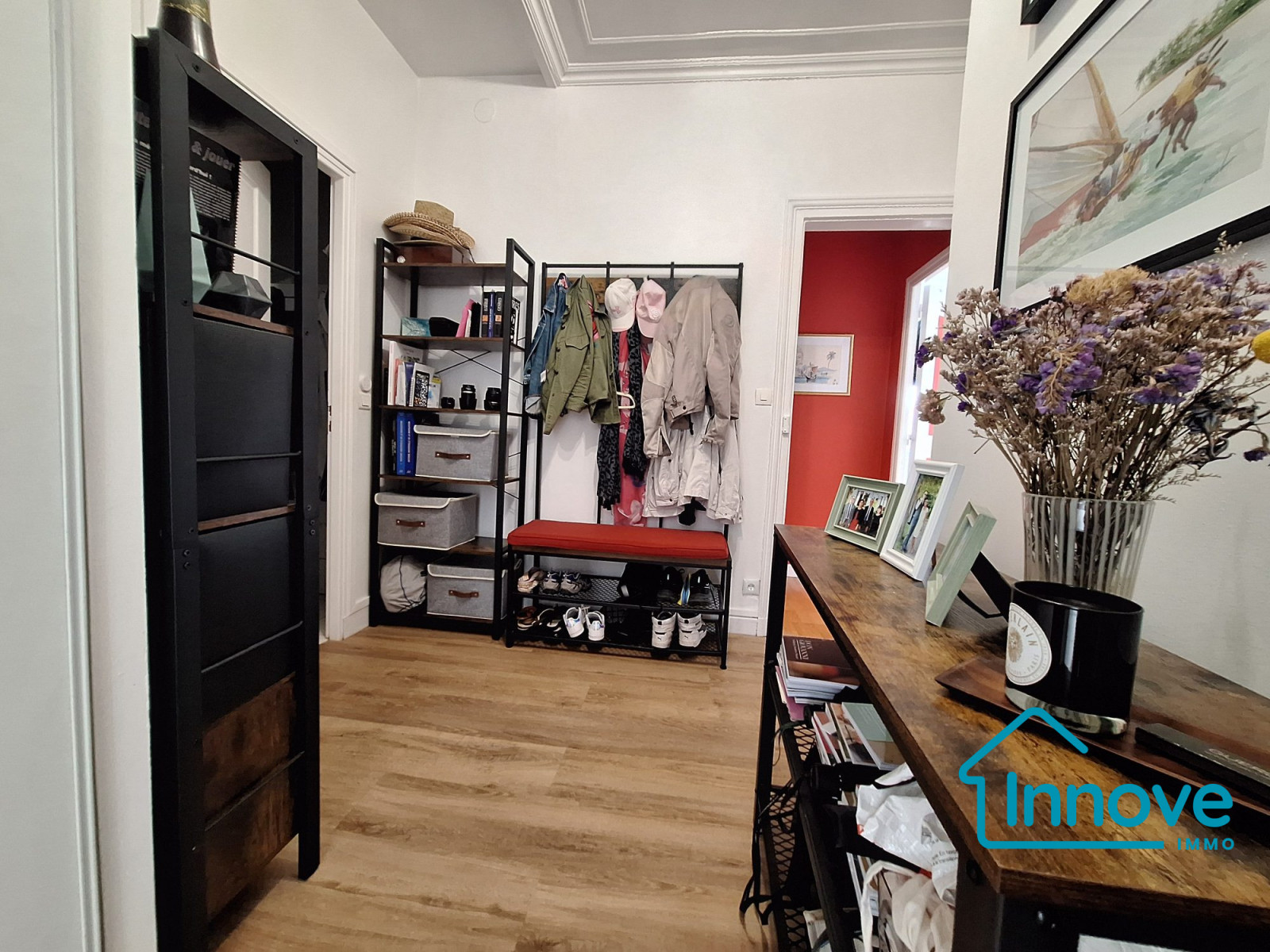 
                                                Vente
                                                 Au calme rue de Versailles : 4/5 pièces plein de charme.