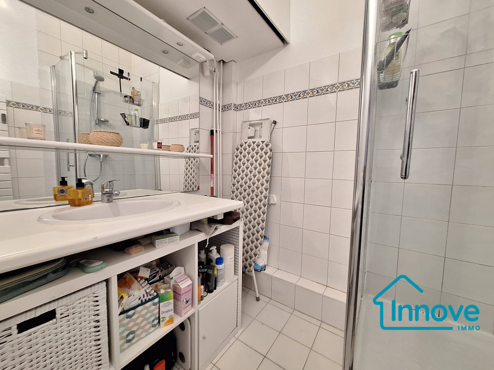 
                                                Vente
                                                 Au calme rue de Versailles : 4/5 pièces plein de charme.