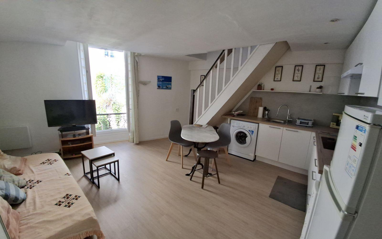 
                                                Location
                                                 Au centre de NICE 2-pieces atypique au calme