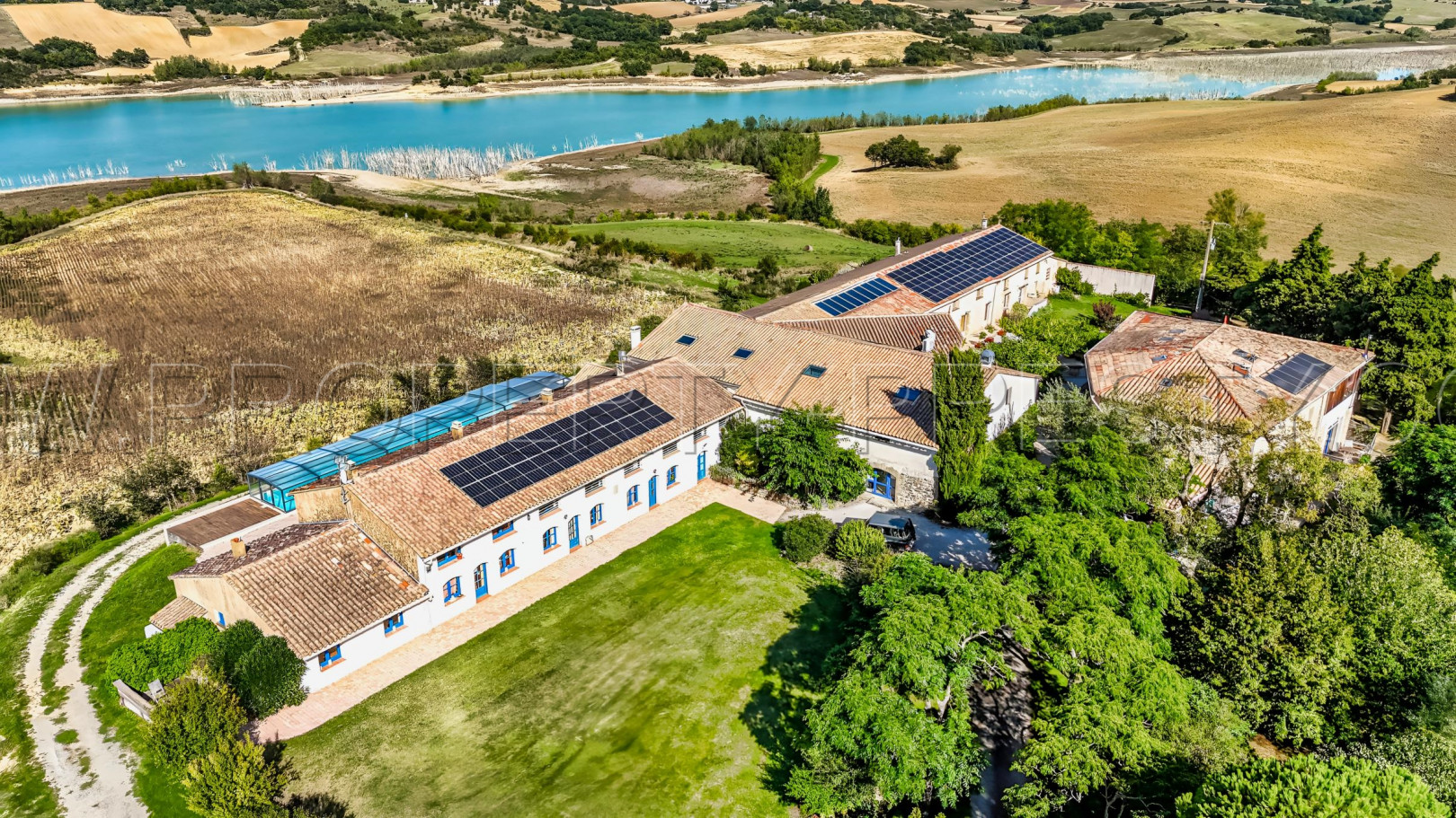 
                                                Vente
                                                 AUDE DOMAINE EVENEMENTIEL MARIAGES LAC 6,5 HA