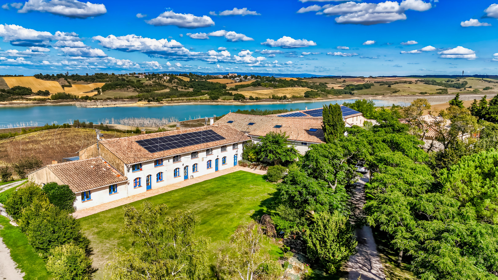 
                                                Vente
                                                 AUDE DOMAINE EVENEMENTIEL MARIAGES LAC 6,5 HA
