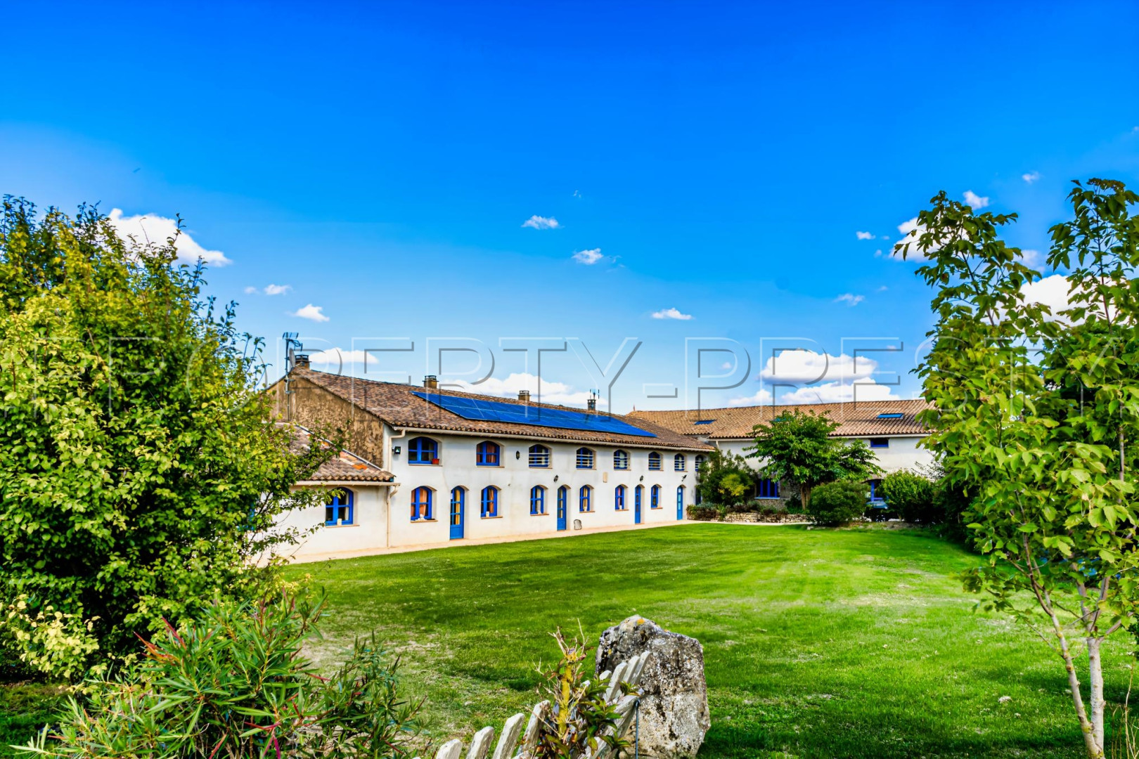 
                                                Vente
                                                 AUDE DOMAINE EVENEMENTIEL MARIAGES LAC 6,5 HA