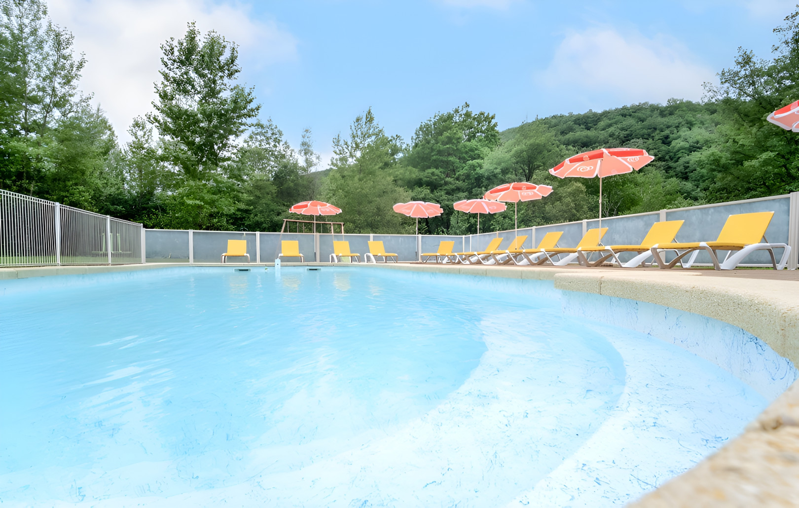 
                                                Vente
                                                 AUDE DOMAINE TOURISTIQUE 9 HA LACS