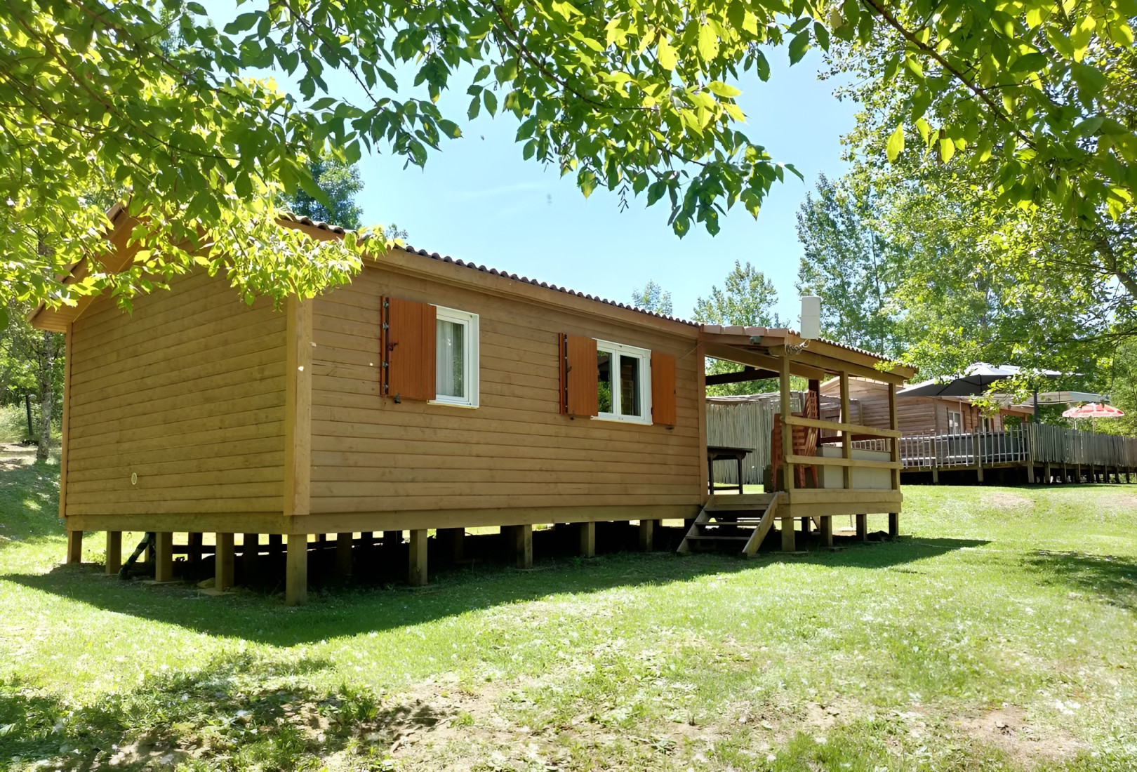 
                                                Vente
                                                 AUDE DOMAINE TOURISTIQUE 9 HA LACS