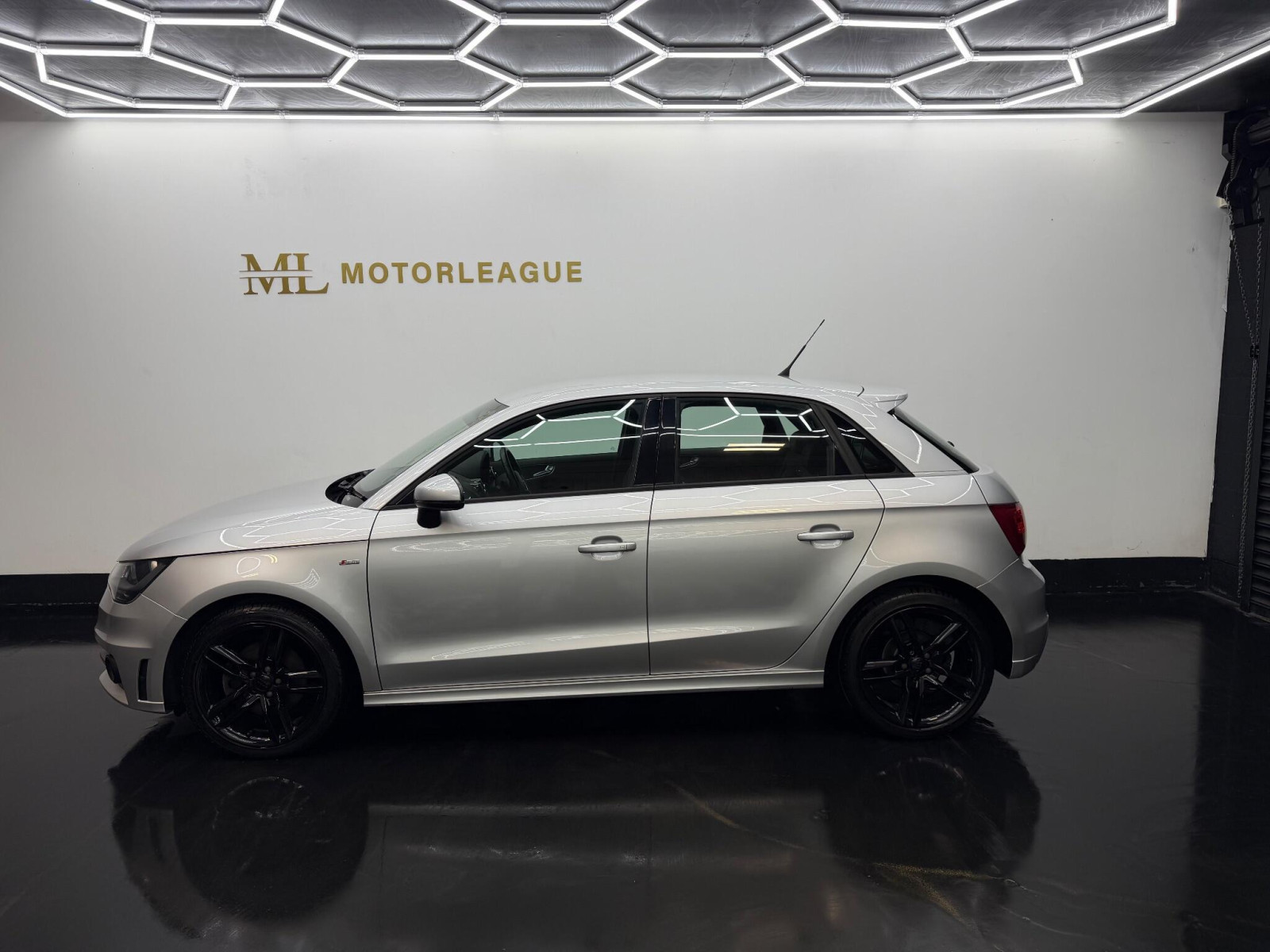 
                                                Voiture
                                                 Audi A1 1.4 TFSI S line Sportback S Tronic Euro 5 (s/s) 5dr